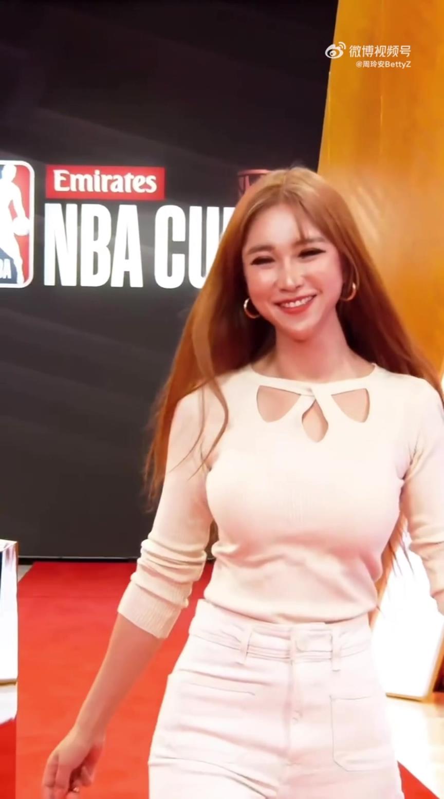 笑容甜美！周玲安曬出自己在NBA杯走紅毯的視頻