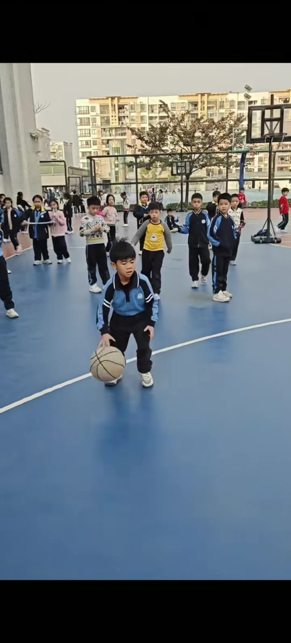 不是，這屁點大小男孩！這不像練出來的，倒像是沒忘干凈！